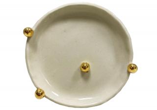 LVICE V PORCELÁNU smotanový porcelánový tanierik Zlaté Guličky