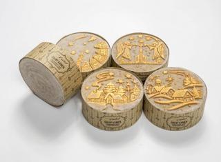 SAVON DE LISOLEIL luxusné VIANOČNÉ tuhé mydlo Soľný Kameň so Škoricou, Mandarinkou a Vanilkovým Púdrom, 135g