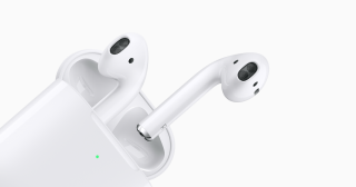 Apple AirPods 2019 s bezdrôtovým nabíjacím púzdrom