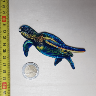 Korálová korytnačka - Drevená magnetka - CoolArts Výška magnetky: 10 cm