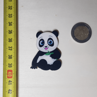 Panda - Drevená magnetka - CoolArts Výška magnetky: 5 cm