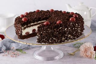 Black Forest Cake Veľkosť: 1/2 Torty (polkruh) | 6ks