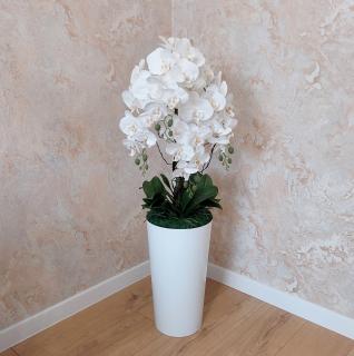 Umelá orchidea v bielej váze