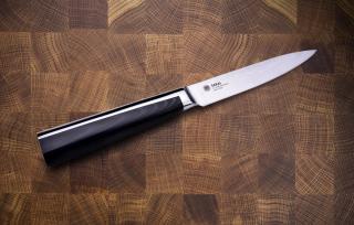 SAKAI 67 CULINAIRE viacúčelový nôž (Čepeľ týchto nožov je vyrábaná ručne z 67 vrstiev damascénskej ocele zložitým procesom vrstvenie a prekladanie ocelí s rôznym obsahom uhlíka. Výsledkom je luxusný štrukturálny vzor na čepeli, ktorý je vďaka ručnej výrob