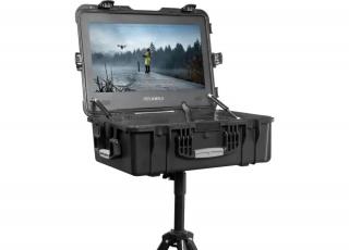 Feelworld - 21.5" externý monitor s batériou a tripodom