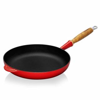 Le Creuset - panvica okrúhla s drevenou rúčkou 24 cm červená