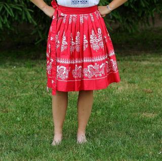 Dámska folklórna sukňa EMA, naberaná, so zipsom a stuhou, veľkosť 2XL, dĺžka 60 cm