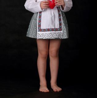 Dievčenská folklórna sukňa, bavlnená, čičmanská, dlhá 30 cm, červená, 3 - 4 roky