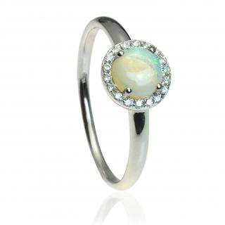 Diamantový prsteň s prírodným opálom