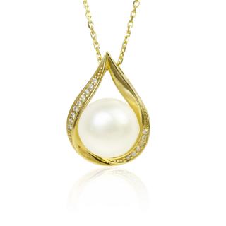 Zlatý prívesok so sladkovodnou perlou a diamantmi