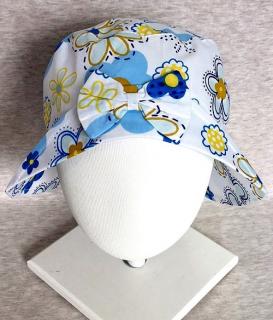 Bavlnený klobúčik s modrou a žltou  potlačou, veľ. 2,5-5 rokov