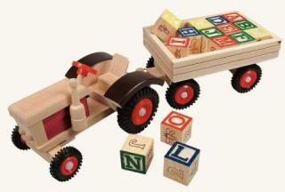 Dřevěné hračky - Traktor s gumovými koly a vlečkou ABC