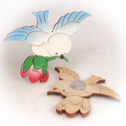 Dřevěné magnetky - Ptáček s květem v zobáčku