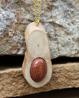 Drevený náhrdelník s prírodným kameňom - mesačný kameň (Ručne vyrobený, exkluzívny, prírodný šperk 22x50mm, vyrobený len jeden kus - originál)