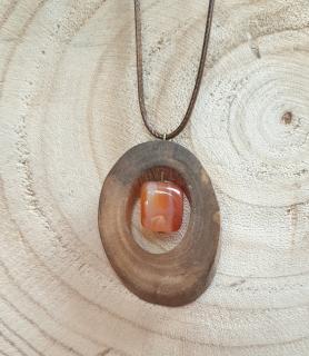 Drevený náhrdelník s prírodným kameňom (Ručne vyrobený, exkluzívny, ľahký, prírodný šperk  50x31mm, vyrobený len jeden kus - originál)