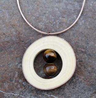 Drevený náhrdelník s prírodným kameňom - tigrie oko (Ručne vyrobený, exkluzívny, prírodný šperk 41x40mm, vyrobený len jeden kus - originál)