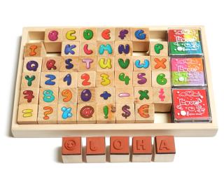 SET drevené pečiatky abeceda, čísla, znaky a farebné podušky (vhodné na rôzne využitie, 48ks pečiatok)