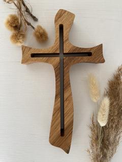 Drevený kríž Umučenie X. (Krížik z masívneho dubového dreva)