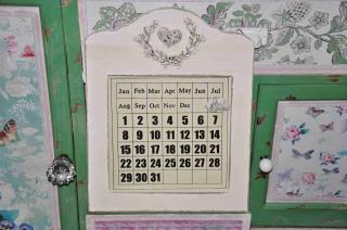 Nekonečný kalendář, dřevěná magnetická tabulka