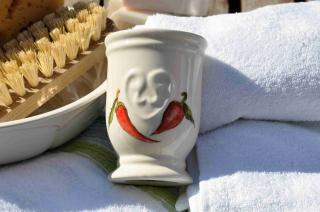 Porcelánový stojan na kartáček, Chilli papričky