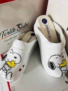 Terlik štýlová farebná AIR obuv - šlapky Snoopy EU 37 (Terlik pracovná obuv AIR šlapky na platforme Snoopy)