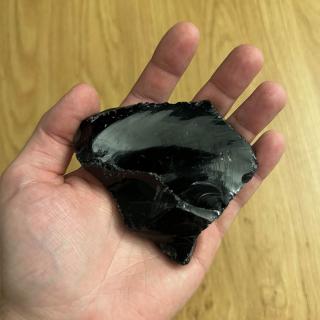 Obsidián kameň kusový 150+ gramov