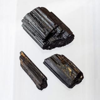 Turmalín kameň neopracovaný kusový Hmotnosť: 100 - 150 g
