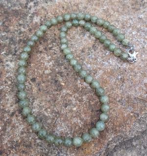 Apatit zelený náhrdelník  (guľôčky 6 mm)