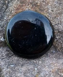 Čierny turmalín chňapka 31g (40 x 40 x 9 mm)