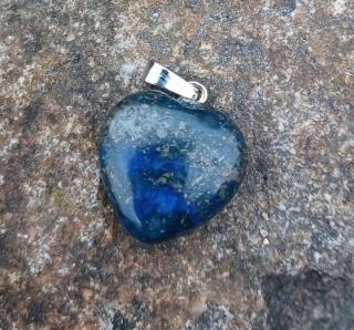 Lapis lazuli prívesok srdiečko  (20 x 20 x 8 mm)