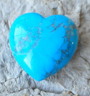 Magnezit modrý srdca chňapka  (farbený, 40 x 40 x 20 mm)