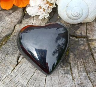 Obsidián dúhový srdca 45g (43 x 42 x 21 mm)