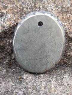 Pyrit vŕtaná placička 7g (29 x 25 x 3 mm)