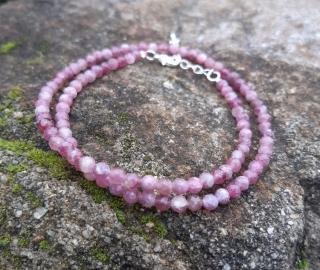 Rubelit ružový turmalín náhrdelník  (fazetované guličky 4 mm)