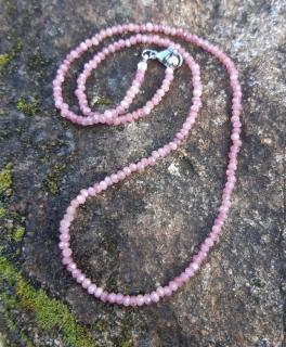 Rubelit ružový turmalín náhrdelník  (fazetované rondelky 3 mm)