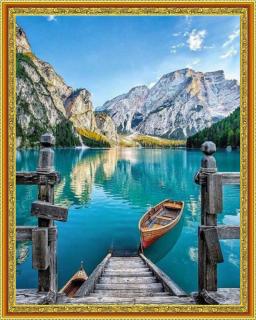 Diamantové maľovanie - Jazero s loďkou v horách  Vrátane predtlačeného ozdobného rámu