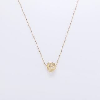 Elegantný náhrdelník s guličkou v zlatom prevedení
