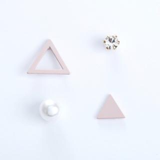 Jednoduché trojuholníkové náušnice v ružovej farbe