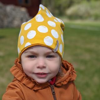Obojstranná detská čiapka - yellow dots