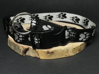 Palkar obojok z popruhu pre psov 65 cm x 25 mm čierno-biela s labkami