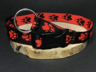 Palkar obojok z popruhu pre psov 65 cm x 25 mm čierno-červená s labkami