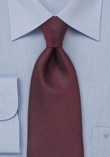 Predĺžená kravata Donostia bordovej farby so štruktúrou