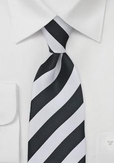 Predĺžená kravata s tmavo modrým pásikom