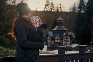 ELSA sveter na nosenie detí Farba: Čierna, Veľkosť: M