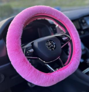 Huňatý růžový poťah na volant (poťah volantu)