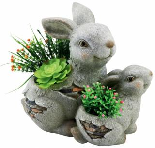 Zajace s kvetináčom, magnesia, 34x19x32 cm
