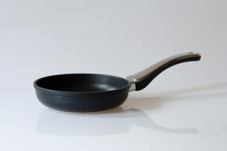 titanová pánev baf gigant new line 18 cm