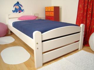 biela detská posteľ z masívu pre deti RADKA (biela detská posteľ masiv RADKA)
