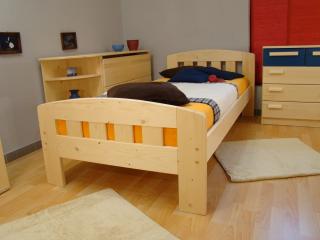 moderné jednolôžko z masívu DANIEL (moderná posteľ z masívu DANIEL)