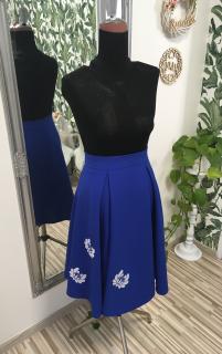 Kruhová sukňa s výšivkou- modrá veľ.: 34